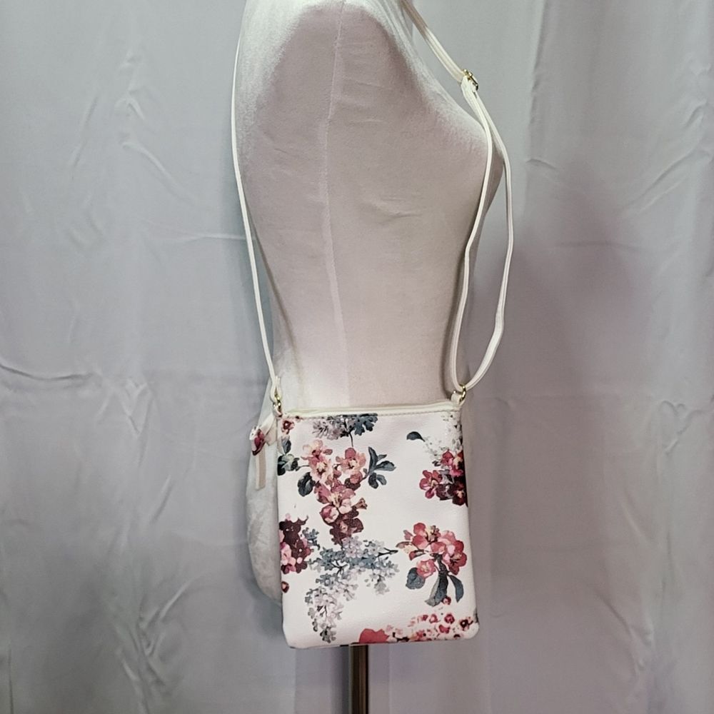 Women's Small White Floral Adjustable Crossbody Bag 8in(H)x 7in(L)x 0.5in (W) 🐈 - Picture 7 of 7